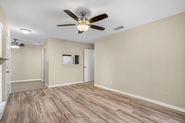 3500 Tangle Brush Drive 150, The Woodlands, TX 77381