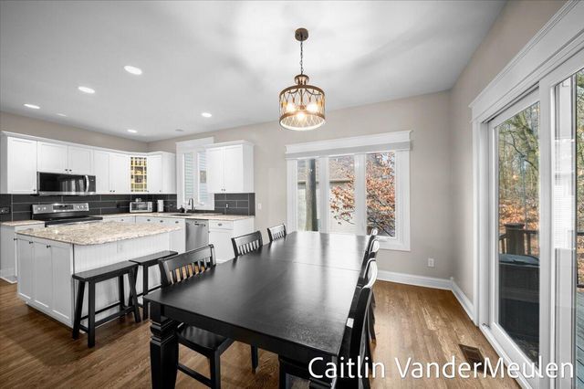 2627 Golfbury Drive SW, Wyoming, MI 49519