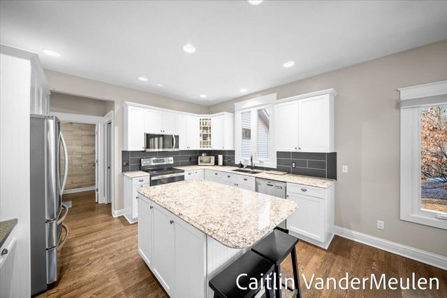 2627 Golfbury Drive SW, Wyoming, MI 49519