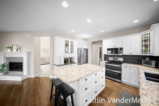 2627 Golfbury Drive SW, Wyoming, MI 49519