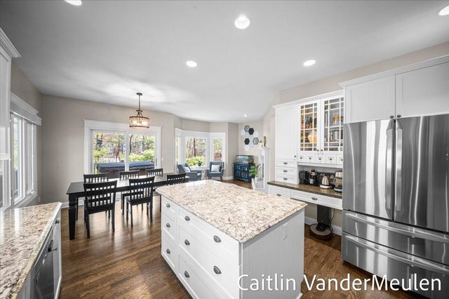 2627 Golfbury Drive SW, Wyoming, MI 49519