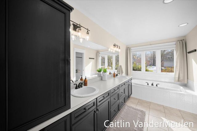 2627 Golfbury Drive SW, Wyoming, MI 49519