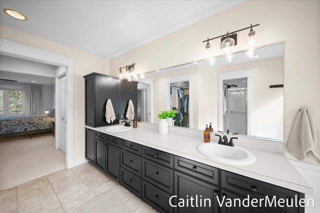 2627 Golfbury Drive SW, Wyoming, MI 49519