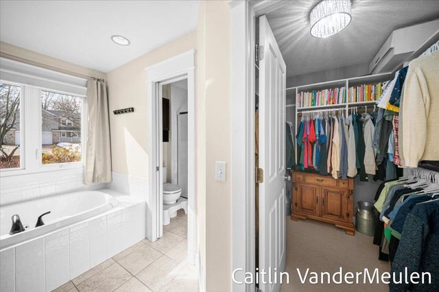 2627 Golfbury Drive SW, Wyoming, MI 49519