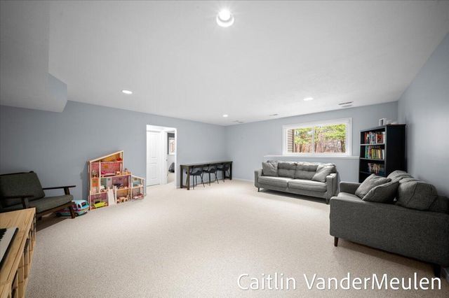 2627 Golfbury Drive SW, Wyoming, MI 49519