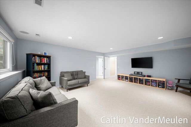 2627 Golfbury Drive SW, Wyoming, MI 49519