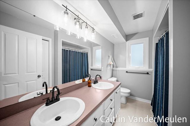 2627 Golfbury Drive SW, Wyoming, MI 49519