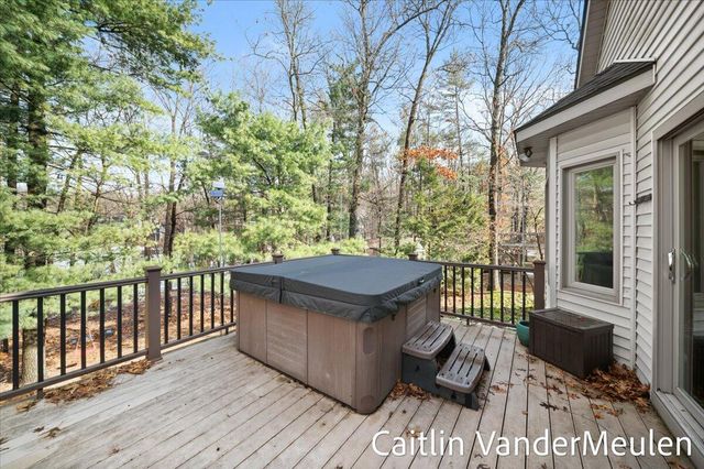 2627 Golfbury Drive SW, Wyoming, MI 49519