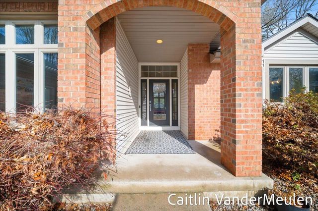 2627 Golfbury Drive SW, Wyoming, MI 49519