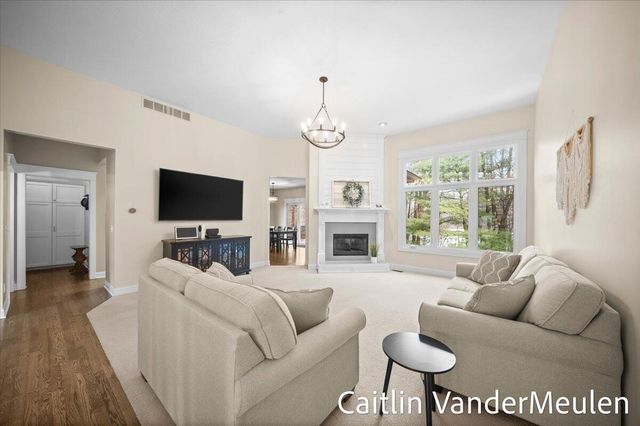 2627 Golfbury Drive SW, Wyoming, MI 49519