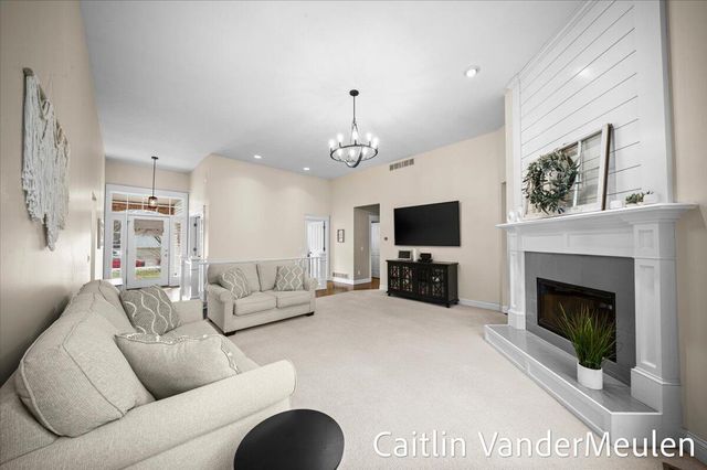 2627 Golfbury Drive SW, Wyoming, MI 49519