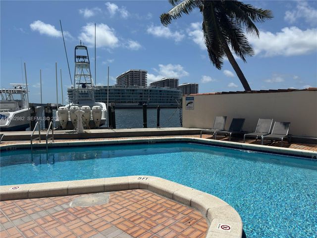 1632 S Bayshore Ct 302, Miami, FL 33133