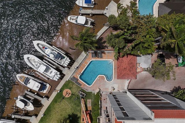 1632 S Bayshore Ct 302, Miami, FL 33133