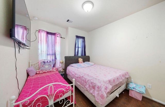 10518 Sun River Falls Drive, Humble, TX 77396