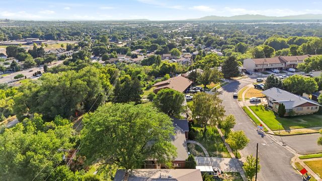 997 HENDERSON DR, Ogden, UT 84404