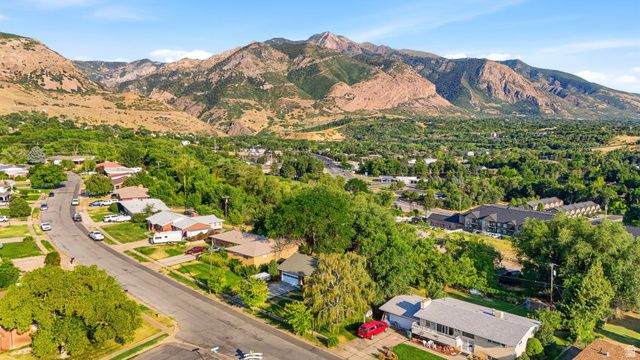 997 HENDERSON DR, Ogden, UT 84404