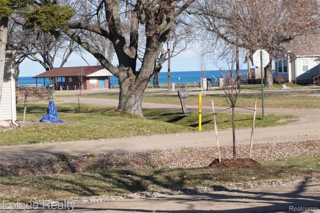 7520 Sunset Boulevard, Worth Township, MI 48450