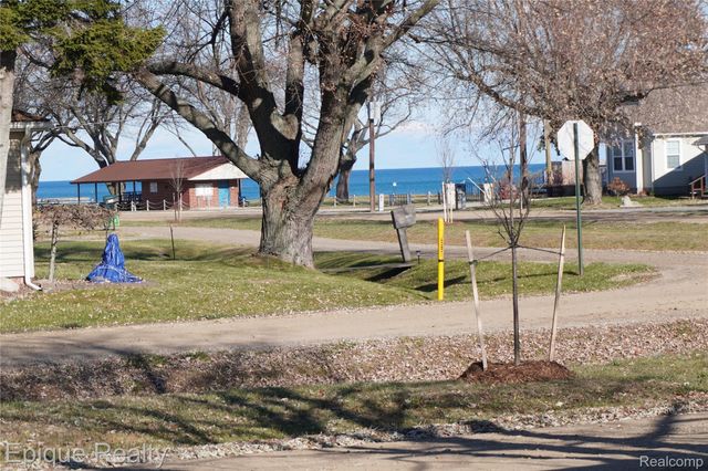 7520 Sunset Boulevard, Worth Township, MI 48450