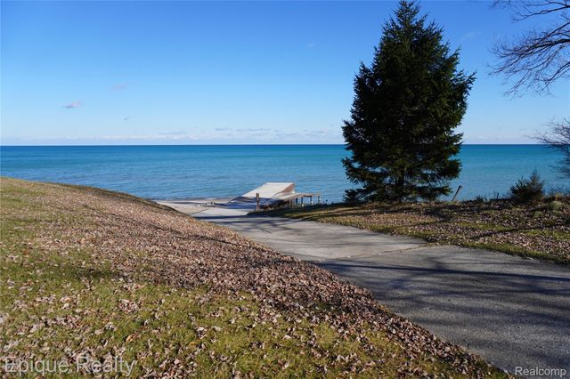 7520 Sunset Boulevard, Worth Township, MI 48450