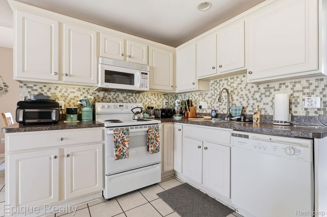 7520 Sunset Boulevard, Worth Township, MI 48450