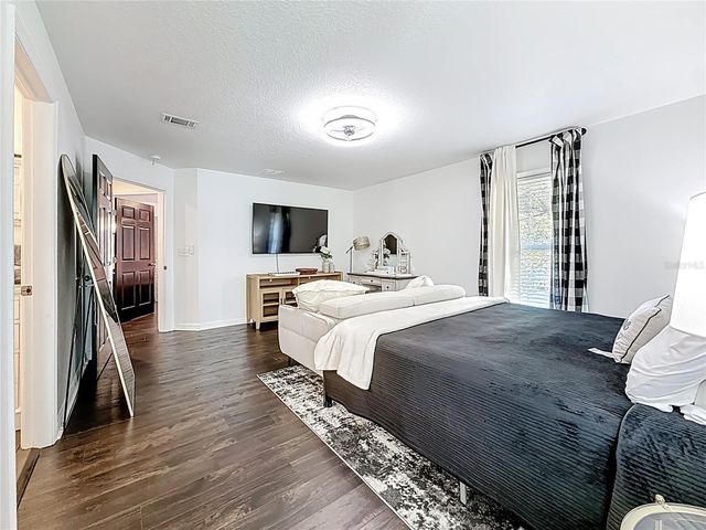 902 W BAKER STREET, Plant City, FL 33563