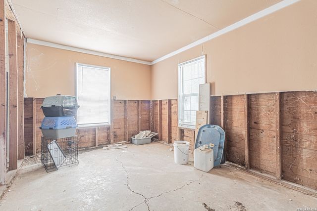 1714 W Constantinople, Castroville, TX 78009