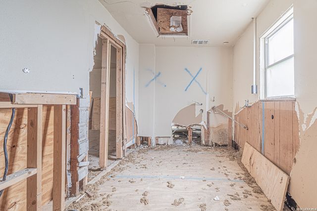 1714 W Constantinople, Castroville, TX 78009