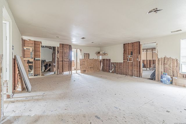 1714 W Constantinople, Castroville, TX 78009