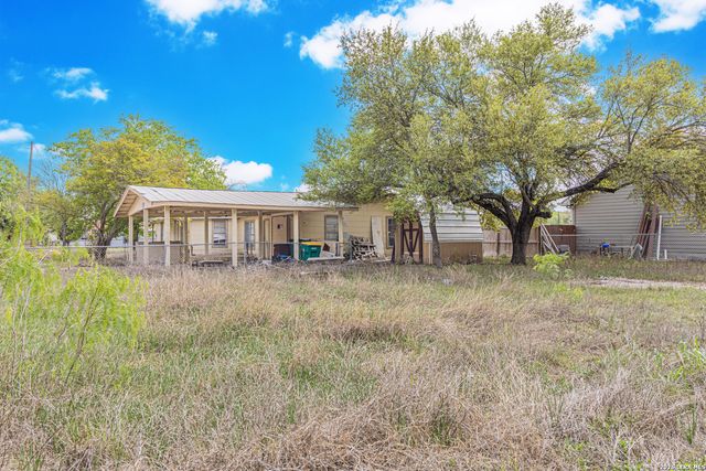 1714 W Constantinople, Castroville, TX 78009