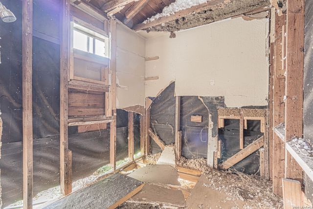 1714 W Constantinople, Castroville, TX 78009