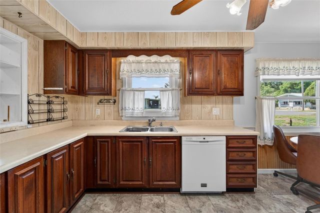 39407 ROCKFORD AVENUE, Zephyrhills, FL 33542