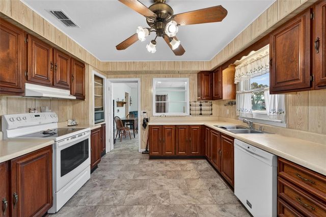 39407 ROCKFORD AVENUE, Zephyrhills, FL 33542