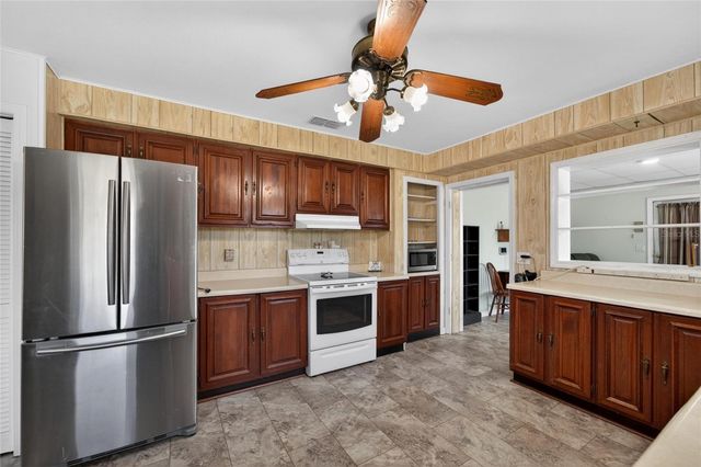 39407 ROCKFORD AVENUE, Zephyrhills, FL 33542