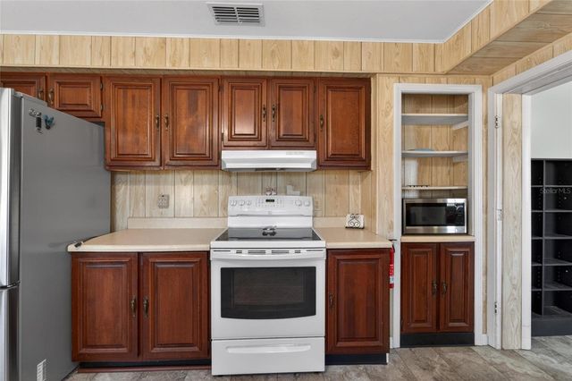 39407 ROCKFORD AVENUE, Zephyrhills, FL 33542