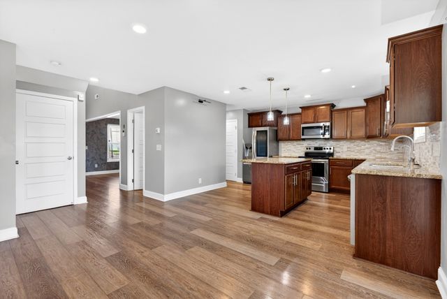 960 Princeton Dr, Clarksville, TN 37042