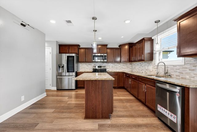 960 Princeton Dr, Clarksville, TN 37042