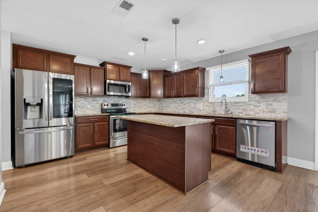 960 Princeton Dr, Clarksville, TN 37042