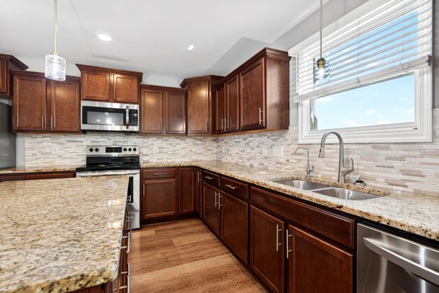 960 Princeton Dr, Clarksville, TN 37042