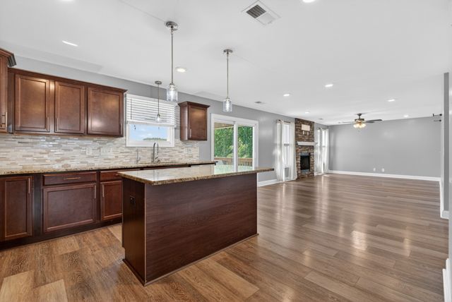960 Princeton Dr, Clarksville, TN 37042