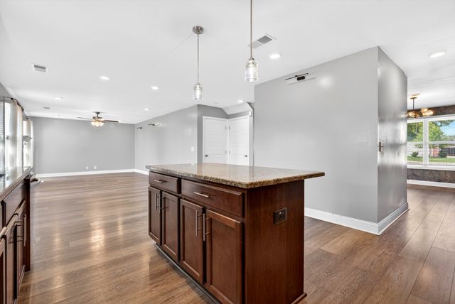 960 Princeton Dr, Clarksville, TN 37042