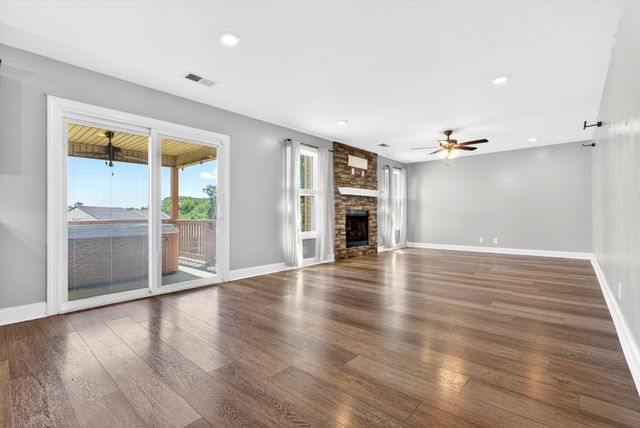 960 Princeton Dr, Clarksville, TN 37042