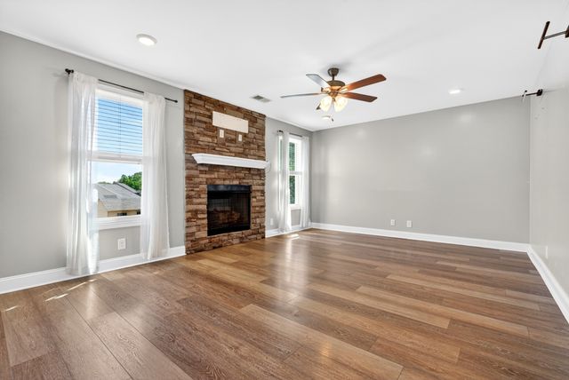 960 Princeton Dr, Clarksville, TN 37042