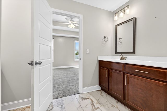 960 Princeton Dr, Clarksville, TN 37042