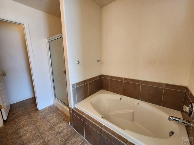 2220 Meadowlark Ln, Pueblo, CO 81008
