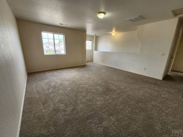 2220 Meadowlark Ln, Pueblo, CO 81008