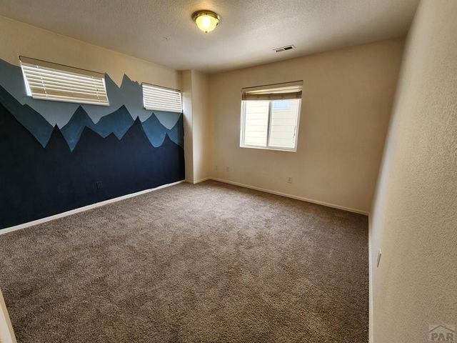 2220 Meadowlark Ln, Pueblo, CO 81008
