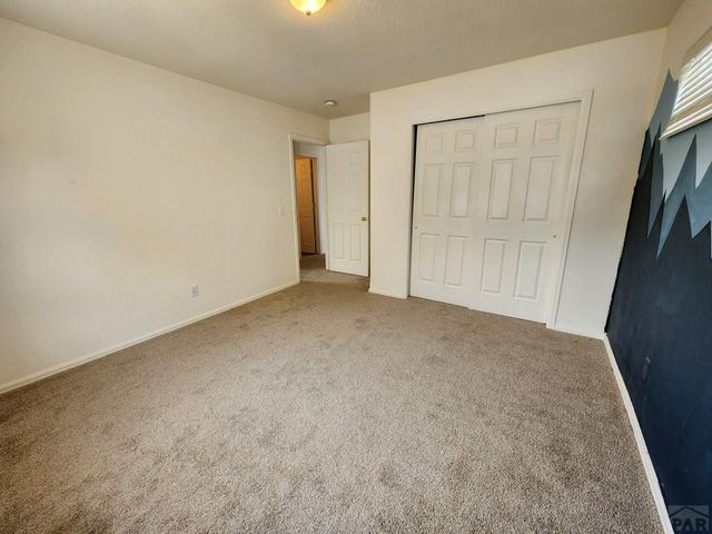 2220 Meadowlark Ln, Pueblo, CO 81008