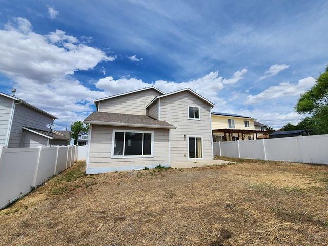 2220 Meadowlark Ln, Pueblo, CO 81008