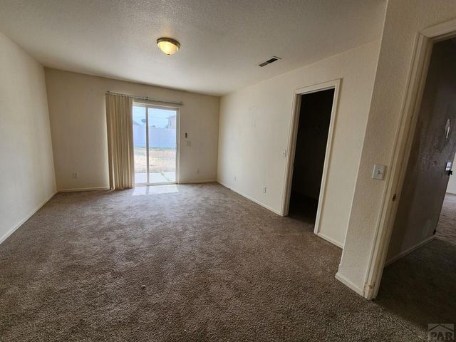 2220 Meadowlark Ln, Pueblo, CO 81008