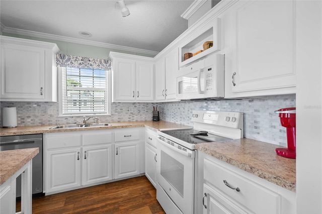 10042 COLLINGWOOD AVENUE, Dade City, FL 33525